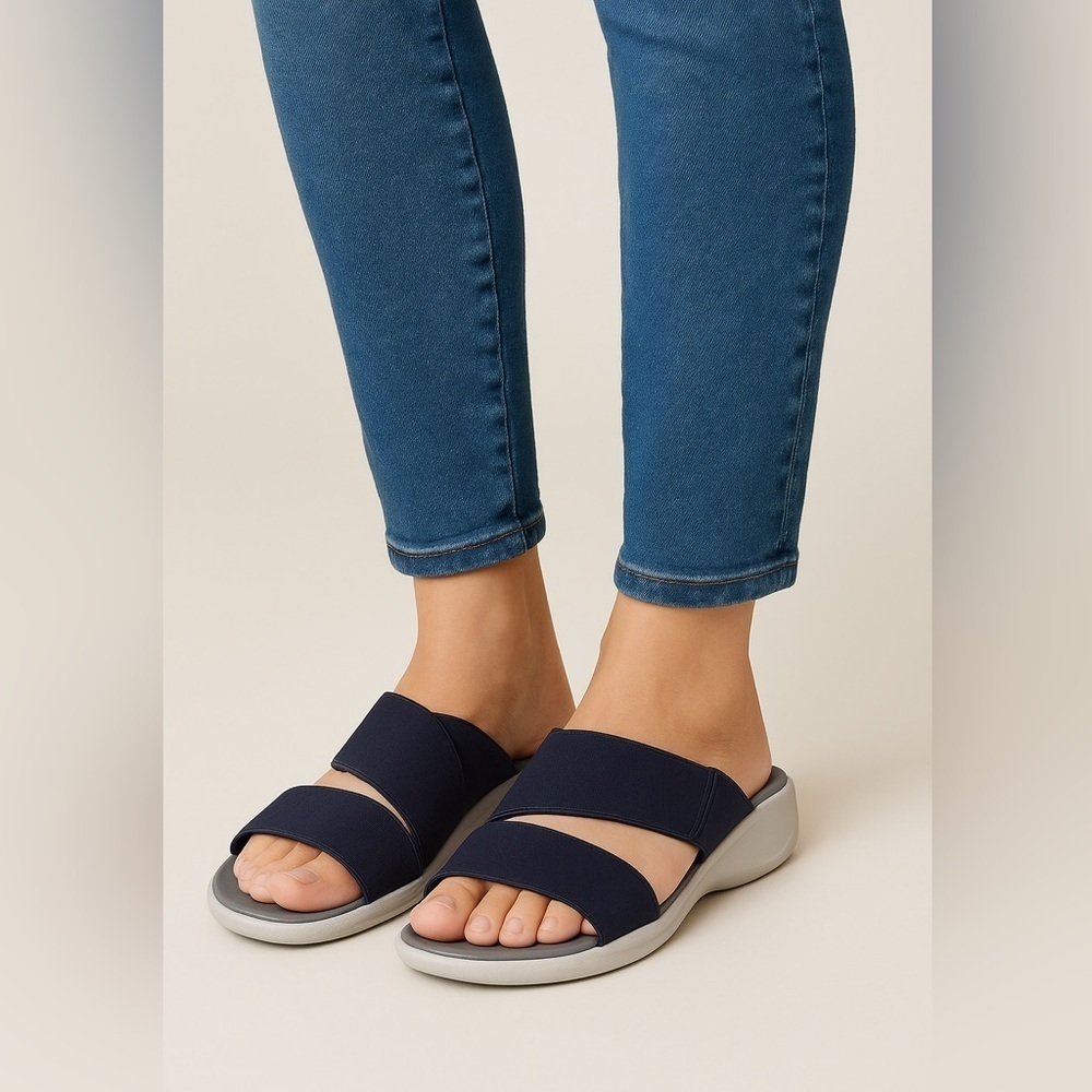 👡 Bzees Navy Blue Slip-On Sandals – Size 6.5M 👡